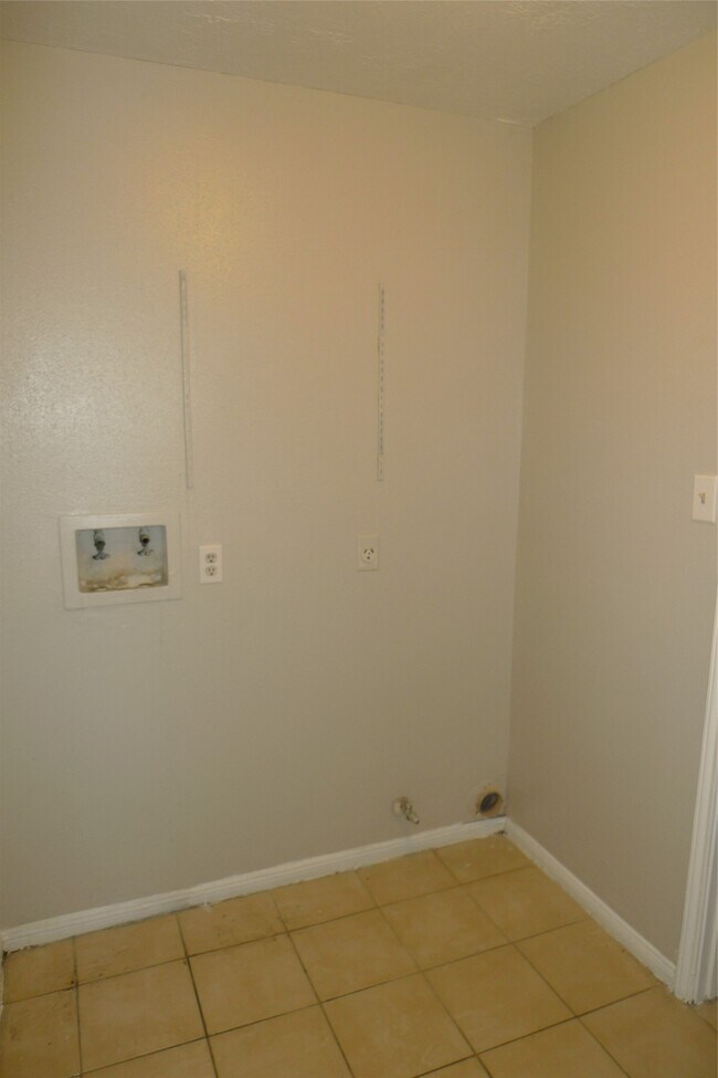 Building Photo - 7015 Caladero Dr