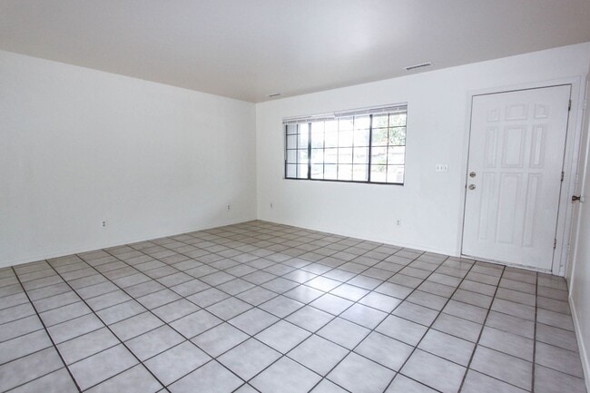 Building Photo - Four Bedroom in Prescott Valley