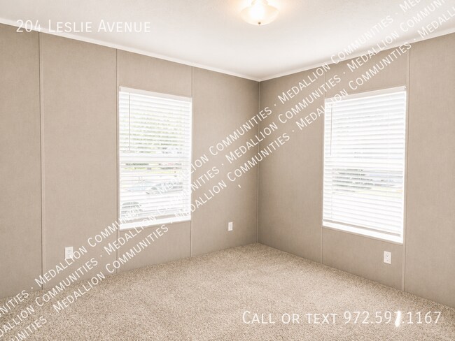 Building Photo - 204 Leslie Ave