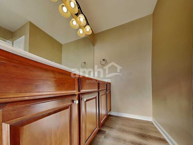 Building Photo - 6859 Coopers Hawk Trl