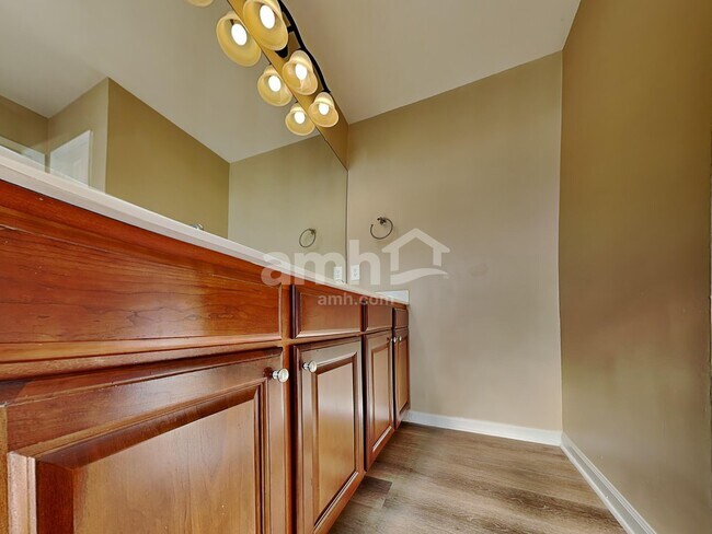 Building Photo - 6859 Coopers Hawk Trl