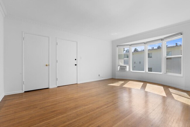 Building Photo - 3314 Rowena Ave