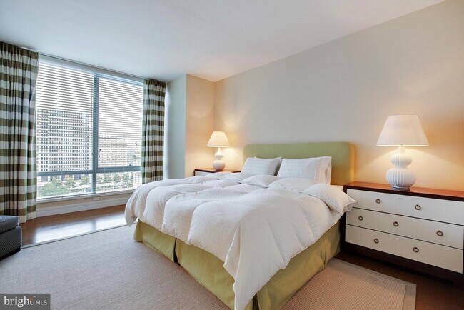 Building Photo - 1414 S Penn Square