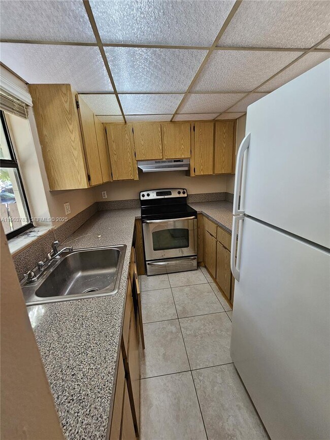 Building Photo - 1630 Sandpiper Blvd