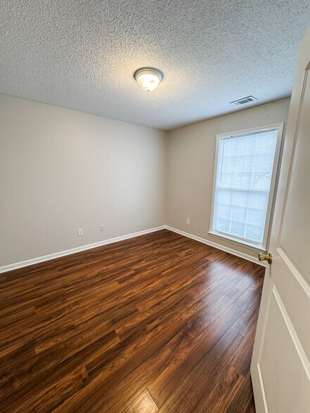 Building Photo - 107 Barley Pl