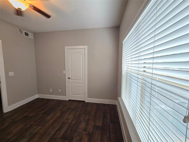 Building Photo - 6000 Shepherd Mountain Cove