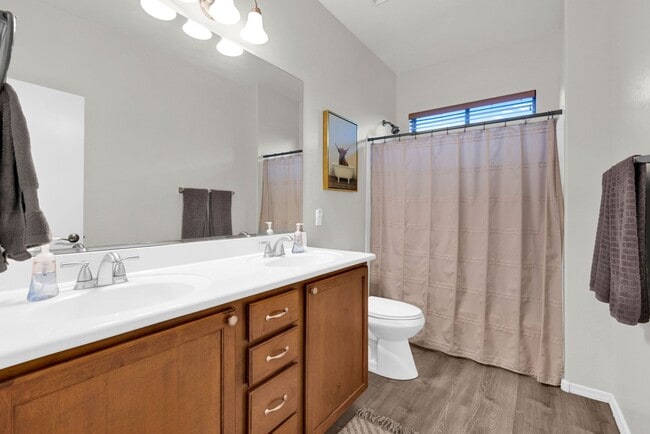 Building Photo - Stylish Home with Loft, Den, Great Room & ...