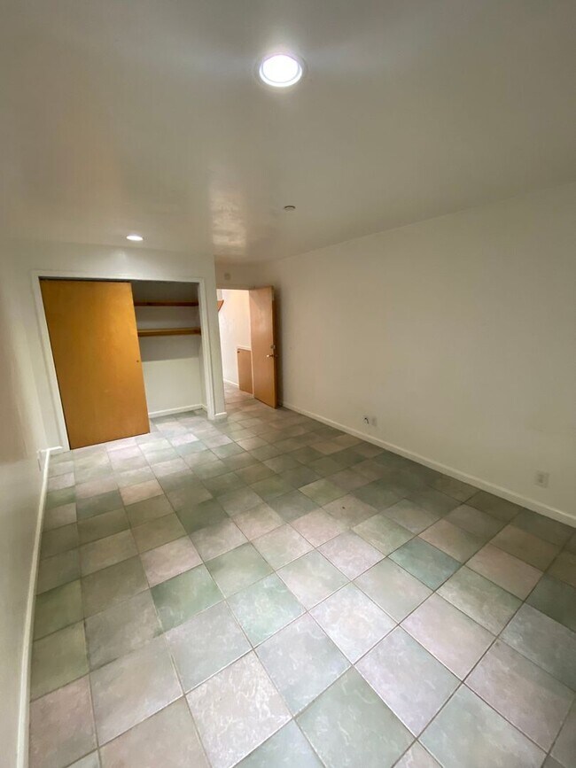 Building Photo - 6535 El Nido Ln