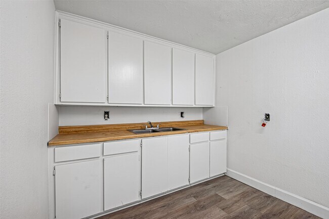 Building Photo - 4901 Stimson St