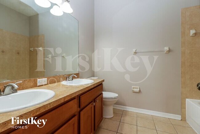 Building Photo - 7727 Stoney Hill Dr