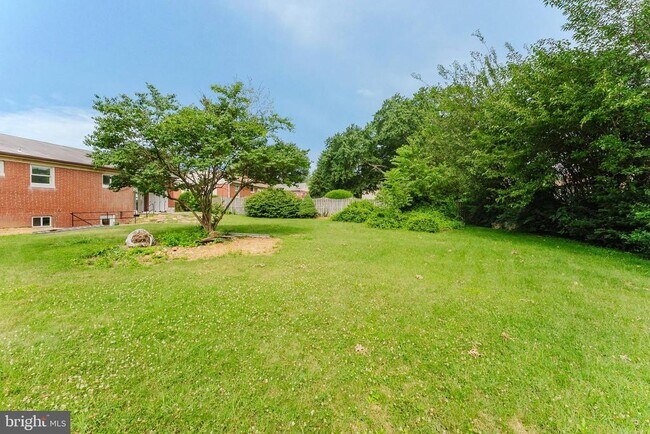 Building Photo - 10914 Woodhaven Dr