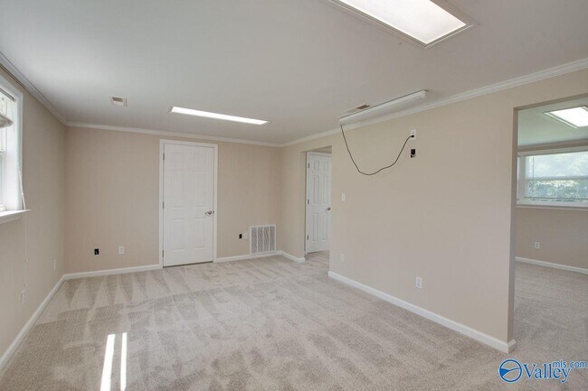 Building Photo - 211 Wingate Ave SW