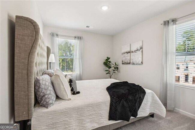 Building Photo - 2568 Swan Lake Dr SW