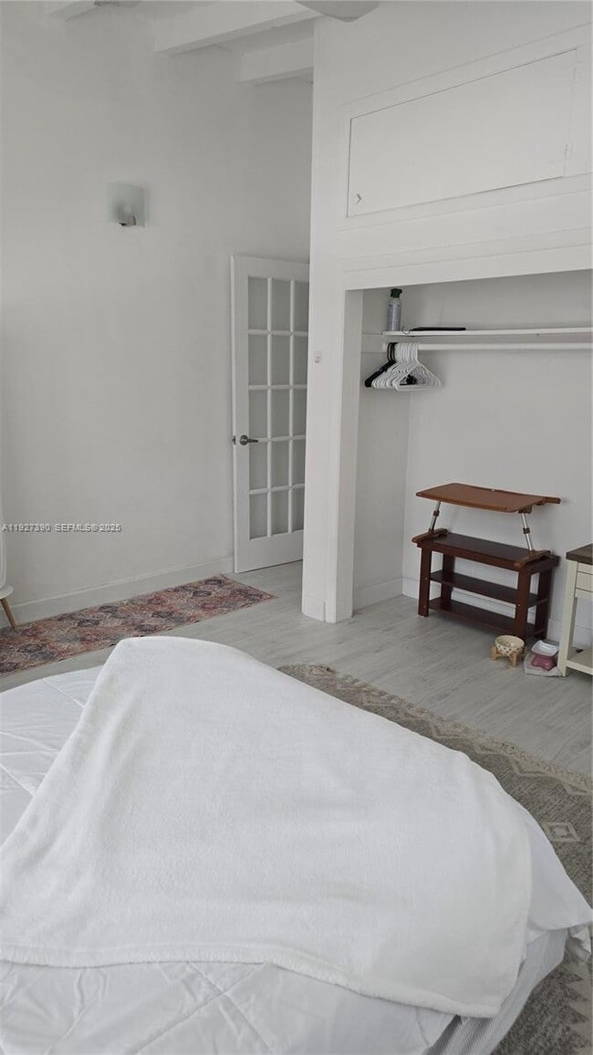 Building Photo - 6550 SW 26th St