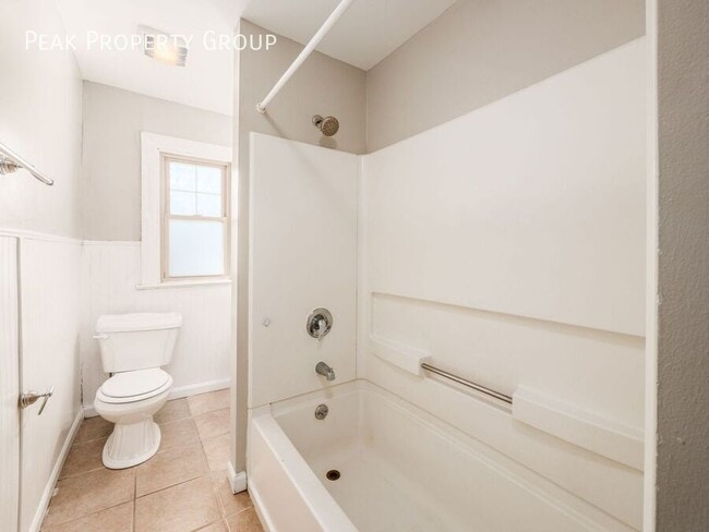 Building Photo - 1425 Northwest Blvd