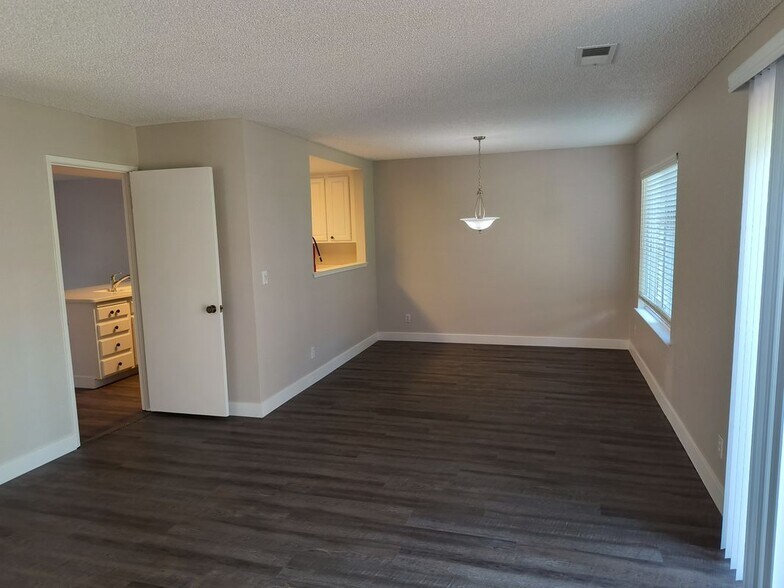 Building Photo - 6805 Castillo Ct