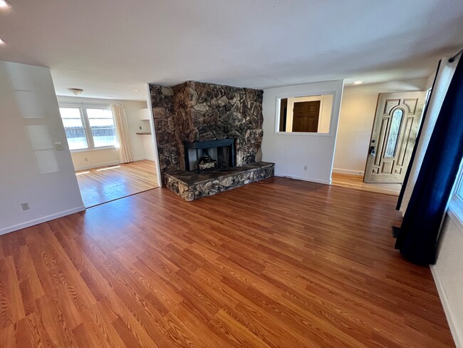 Building Photo - 2570 Aztec Ave