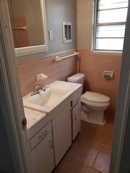Building Photo - 724 NE 81st St