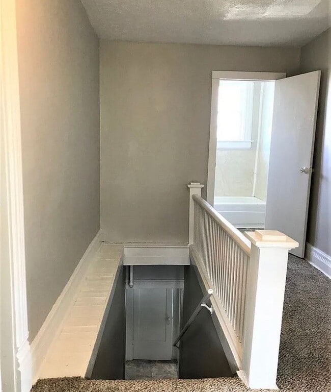 Building Photo - 4 bedroom/2 baths house