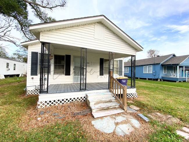 Building Photo - 2 bedroom home in Iowa, LA