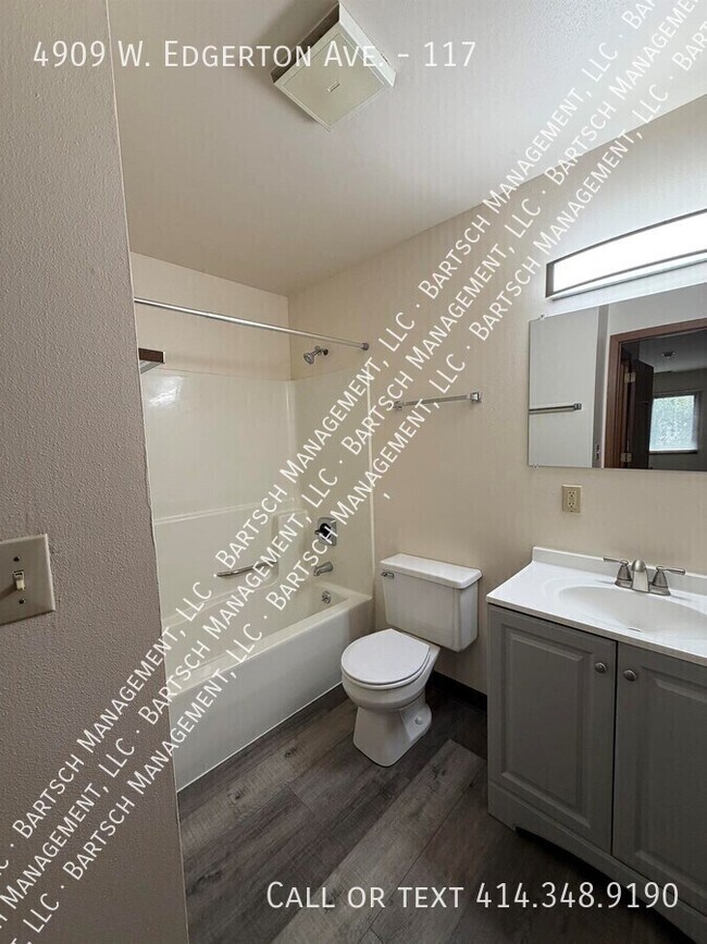 Building Photo - 4909 W Edgerton Ave