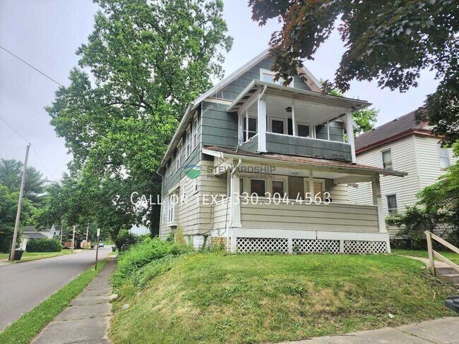 Building Photo - 897 Avon St