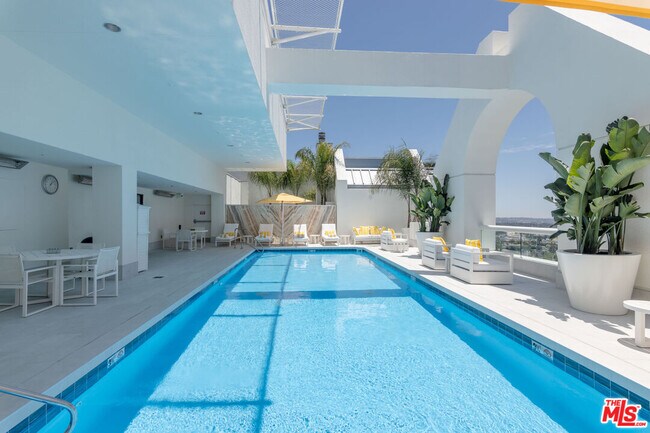 Building Photo - 10520 Wilshire Blvd