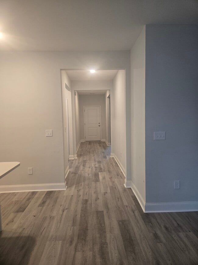 Building Photo - 2735 Monaca Dr