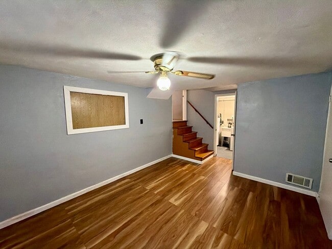 Building Photo - 18 Aquilla Ave