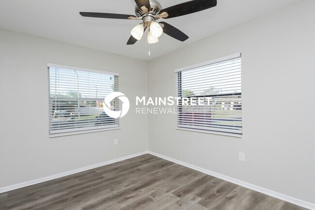 Building Photo - 3 Bedroom Pet-Friendly Home in ORLANDO, FL with Main Street Renewal