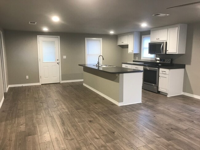 Building Photo - 1541 Ranger Hwy