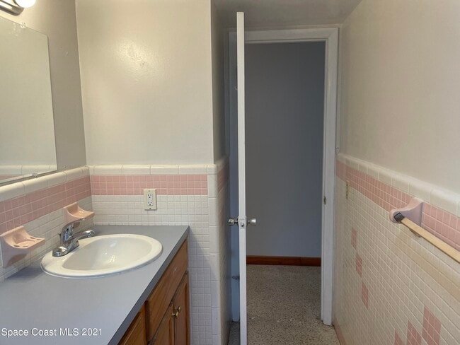 Building Photo - 296 Woodland Dr