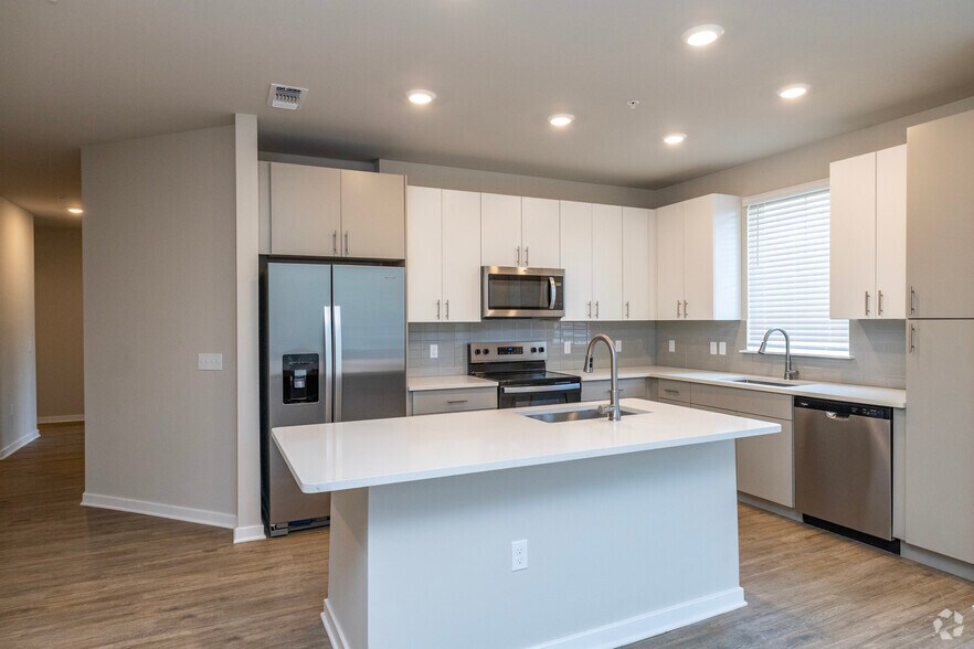 The Coolidge - Kitchen - RISE Sereno