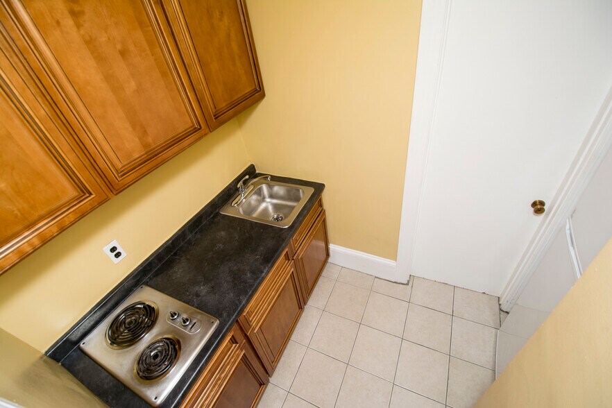 Building Photo - 506 Beacon St
