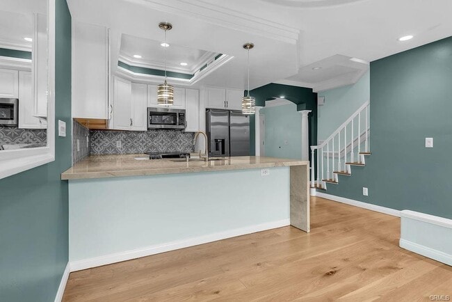 Building Photo - 6314 Marina Pacifica Dr S