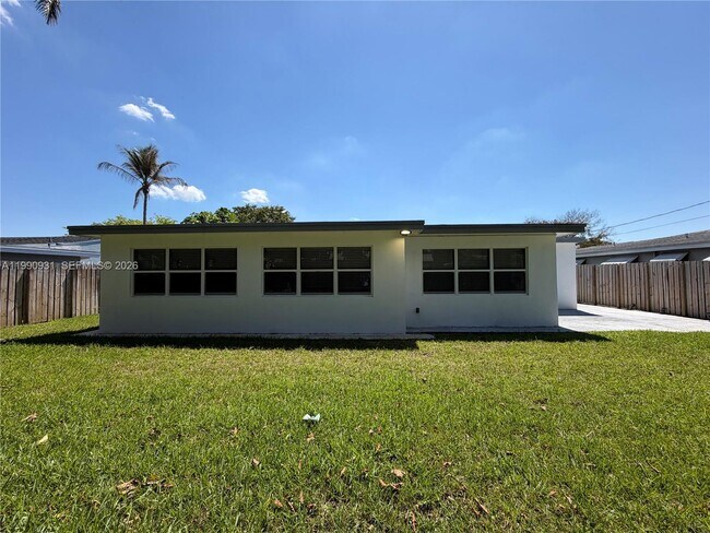 Building Photo - 7571 Eaton St