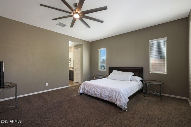 Building Photo - 9422 W Donald Dr