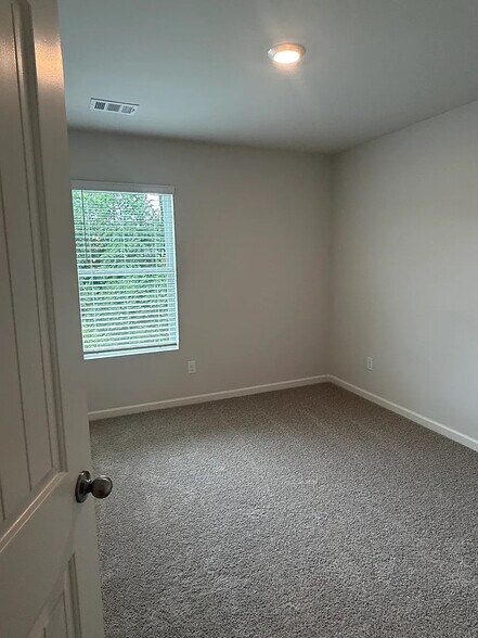 Building Photo - Room in Townhome on Greyton Dr