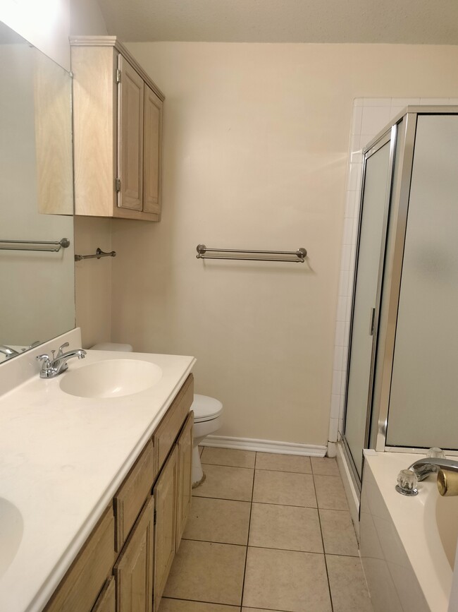 Building Photo - 1888 Helen Ln