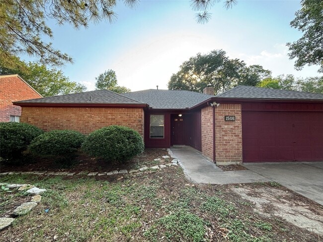 Building Photo - 1506 Park Maple Dr