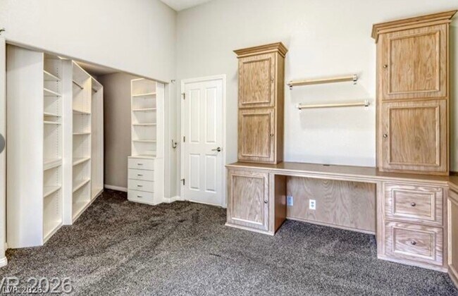 Building Photo - 8243 Round Hills Cir