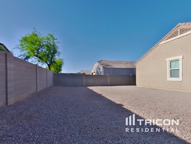 Building Photo - 6267 S 251st Dr
