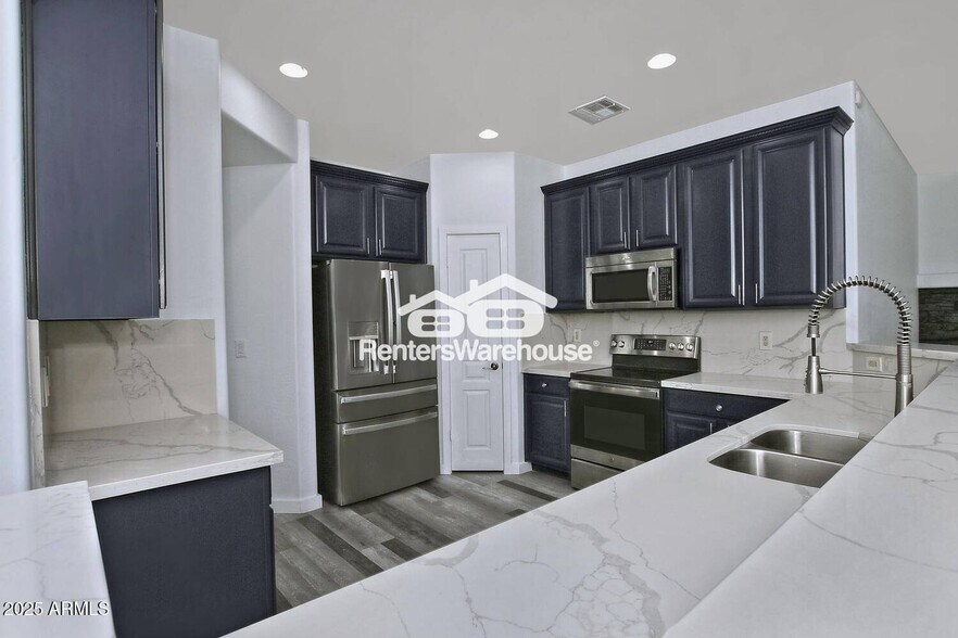 Building Photo - 4648 S Emery