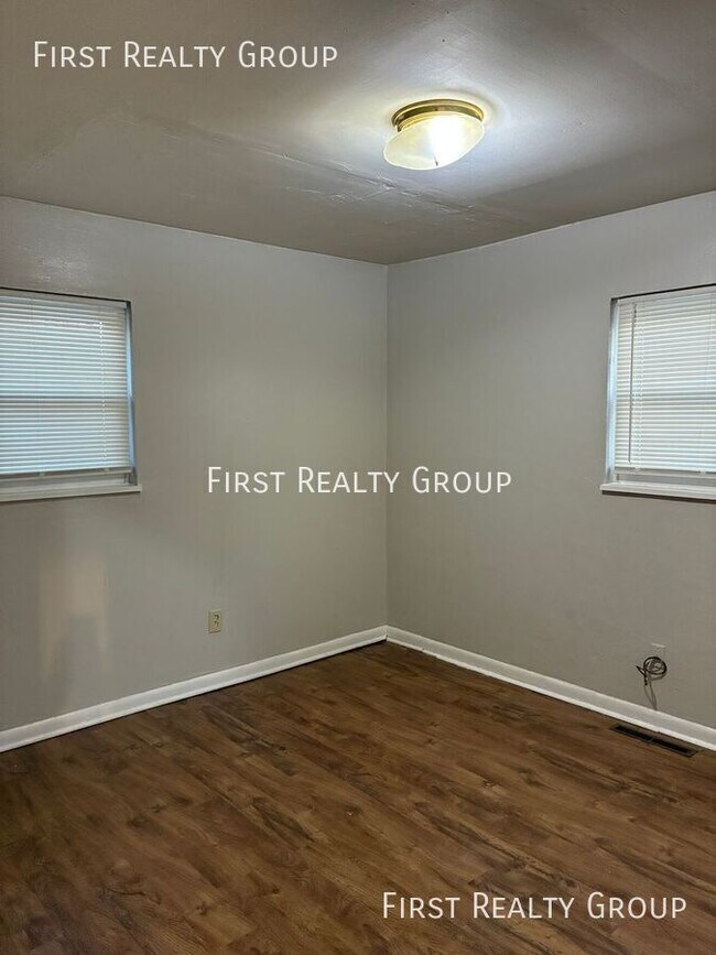 Building Photo - 2214 Alpena Ave