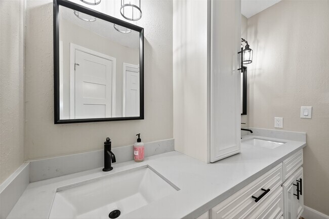 Building Photo - 21234 Park Willow Dr