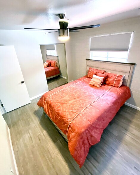 Building Photo - 6059 N 22nd Ave