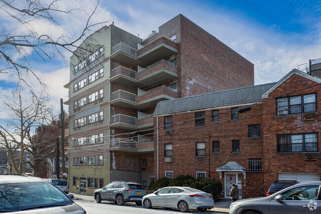 Building Photo - 84-42 Smedley St