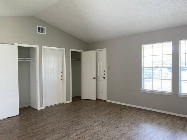 Building Photo - 510 Willowbend Cove