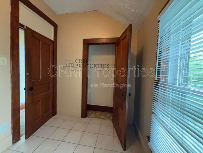 Building Photo - 1224 High St Rd