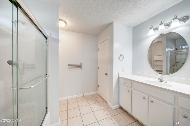 Building Photo - 3127 Douglas Rd